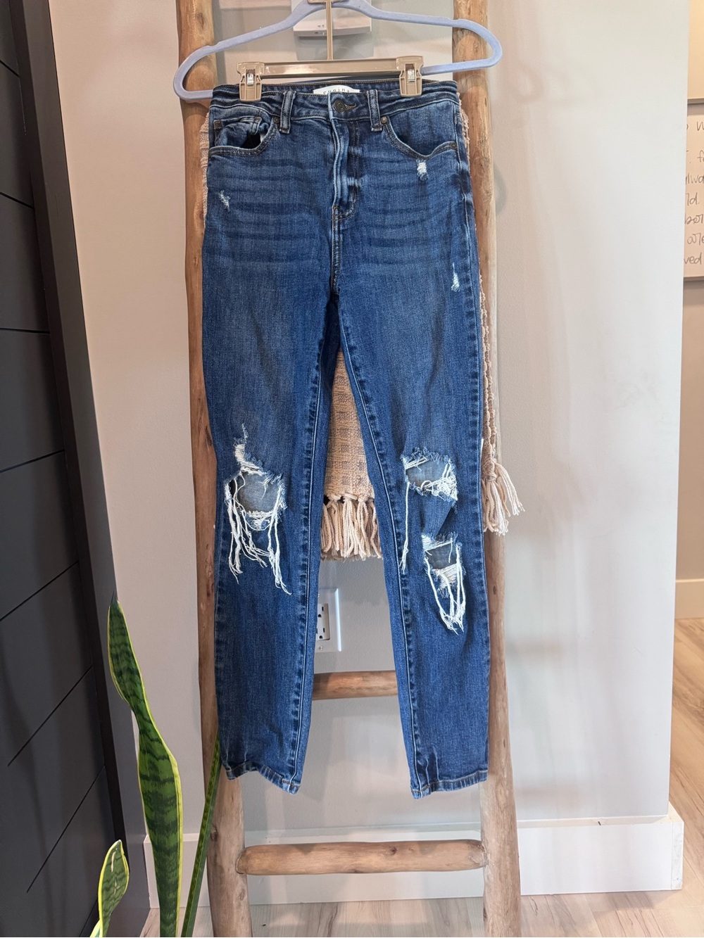 ✨ Eunina Distressed Dark Wash Jeans – Size 3